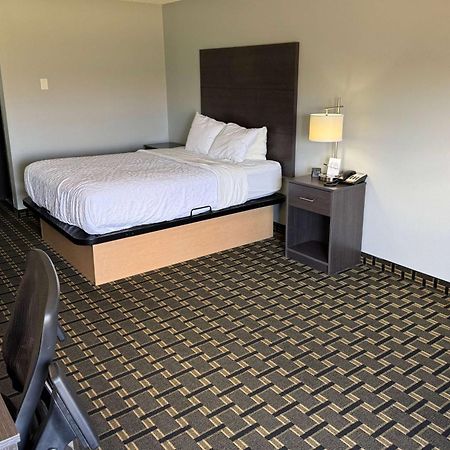 Americinn By Wyndham Columbus Wisconsin Bagian luar foto