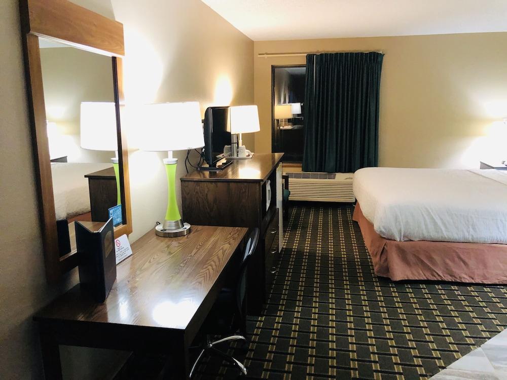 Americinn By Wyndham Columbus Wisconsin Bagian luar foto