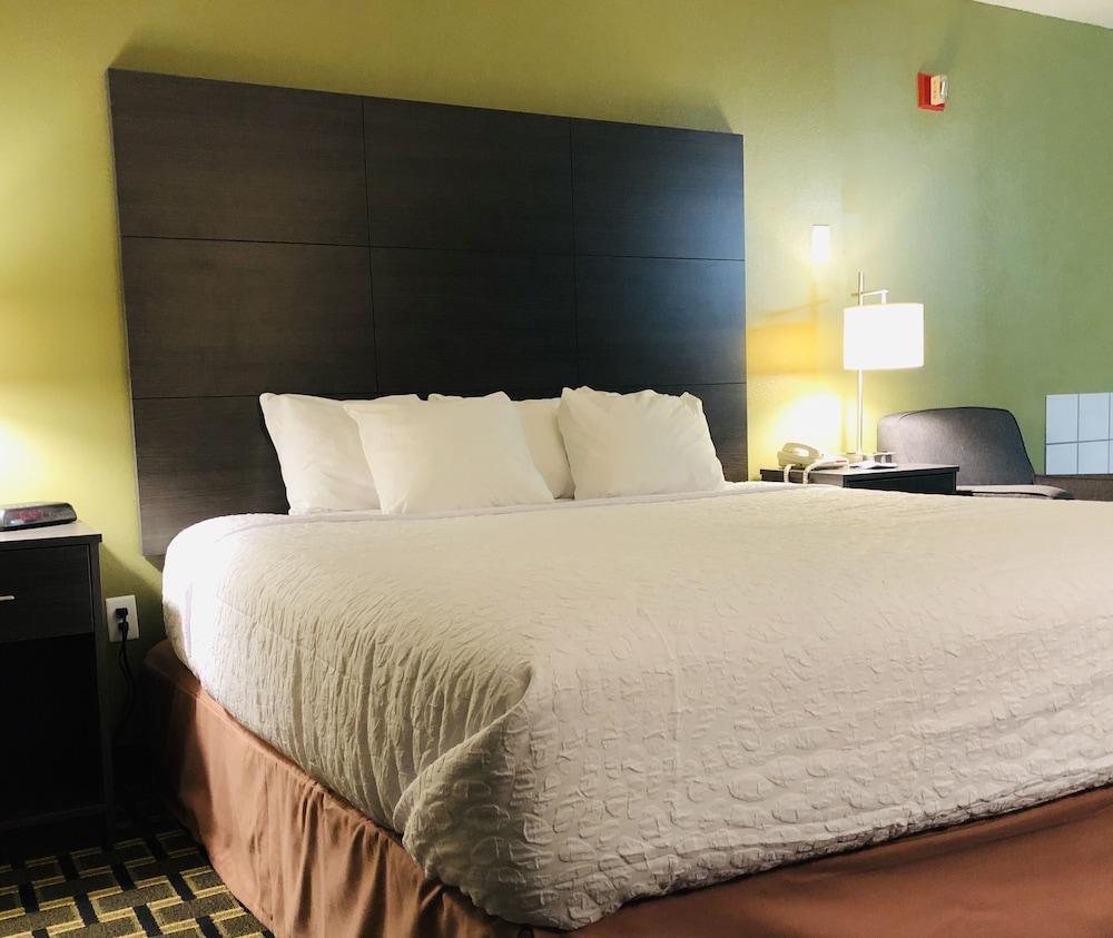 Americinn By Wyndham Columbus Wisconsin Bagian luar foto
