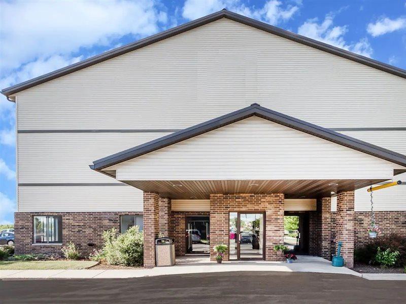 Americinn By Wyndham Columbus Wisconsin Bagian luar foto