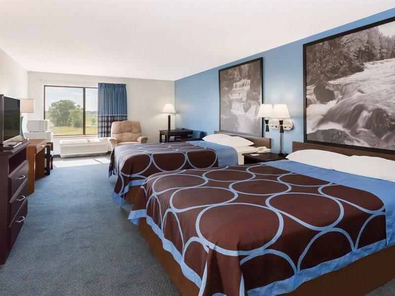 Americinn By Wyndham Columbus Wisconsin Bagian luar foto