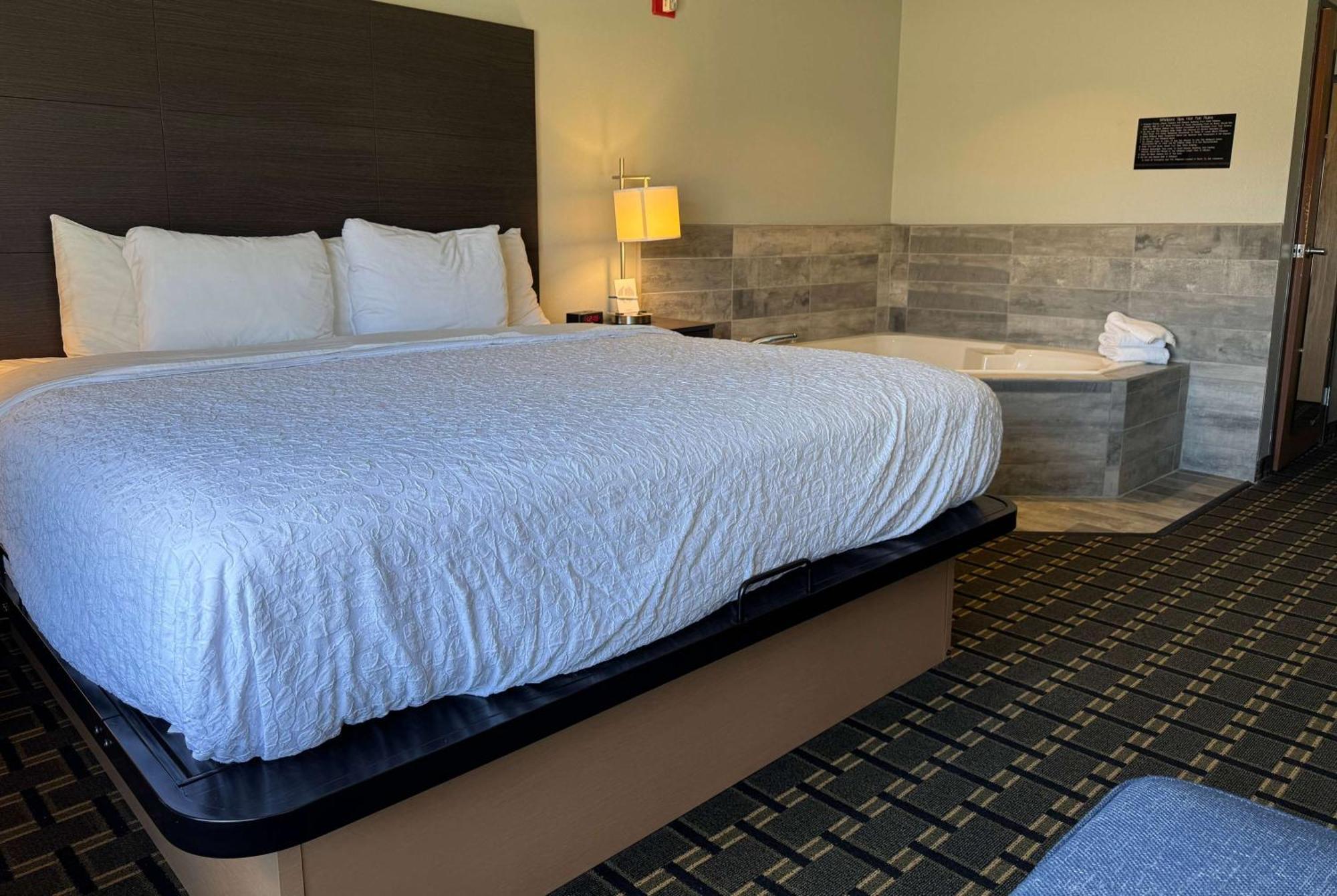 Americinn By Wyndham Columbus Wisconsin Bagian luar foto