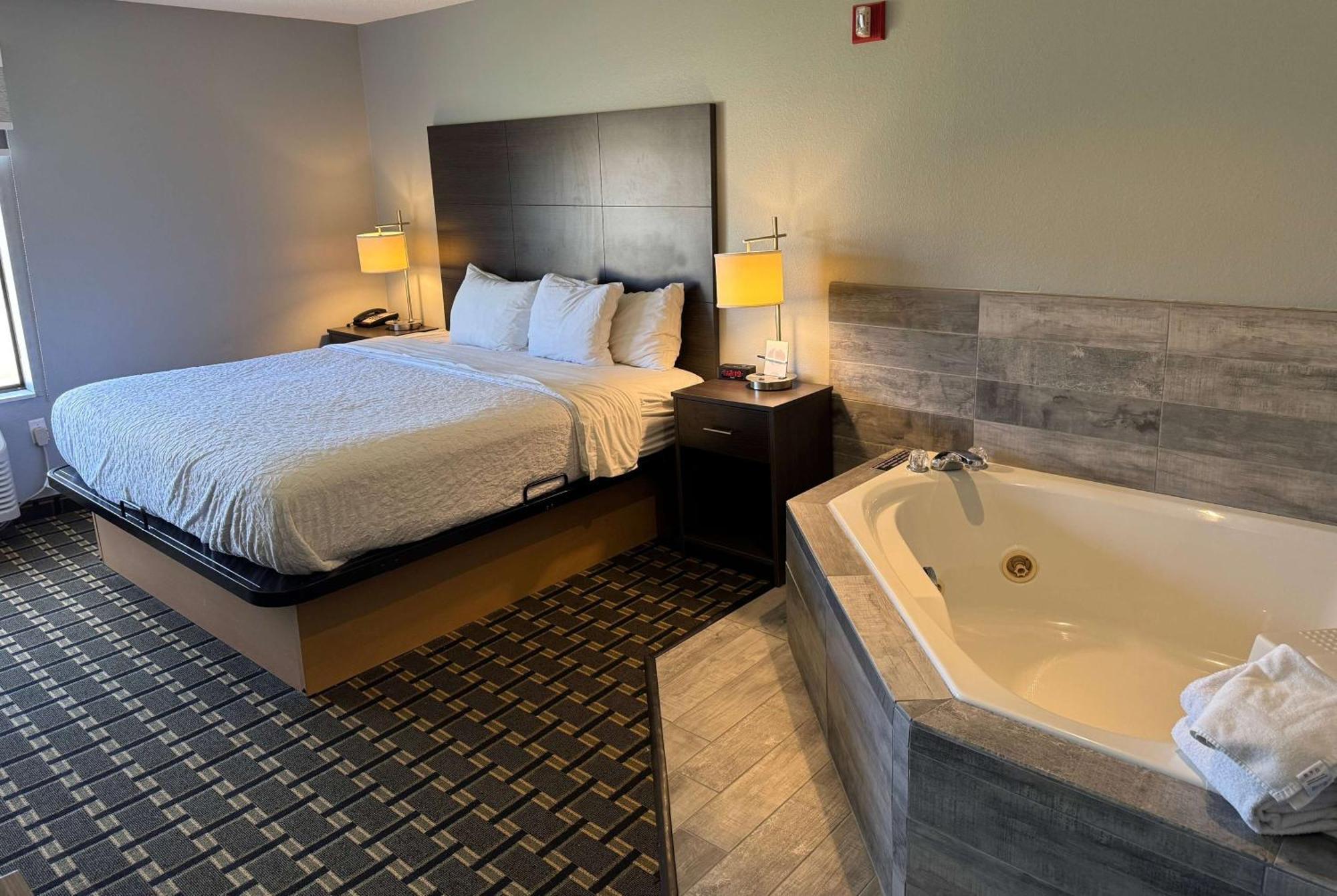 Americinn By Wyndham Columbus Wisconsin Bagian luar foto