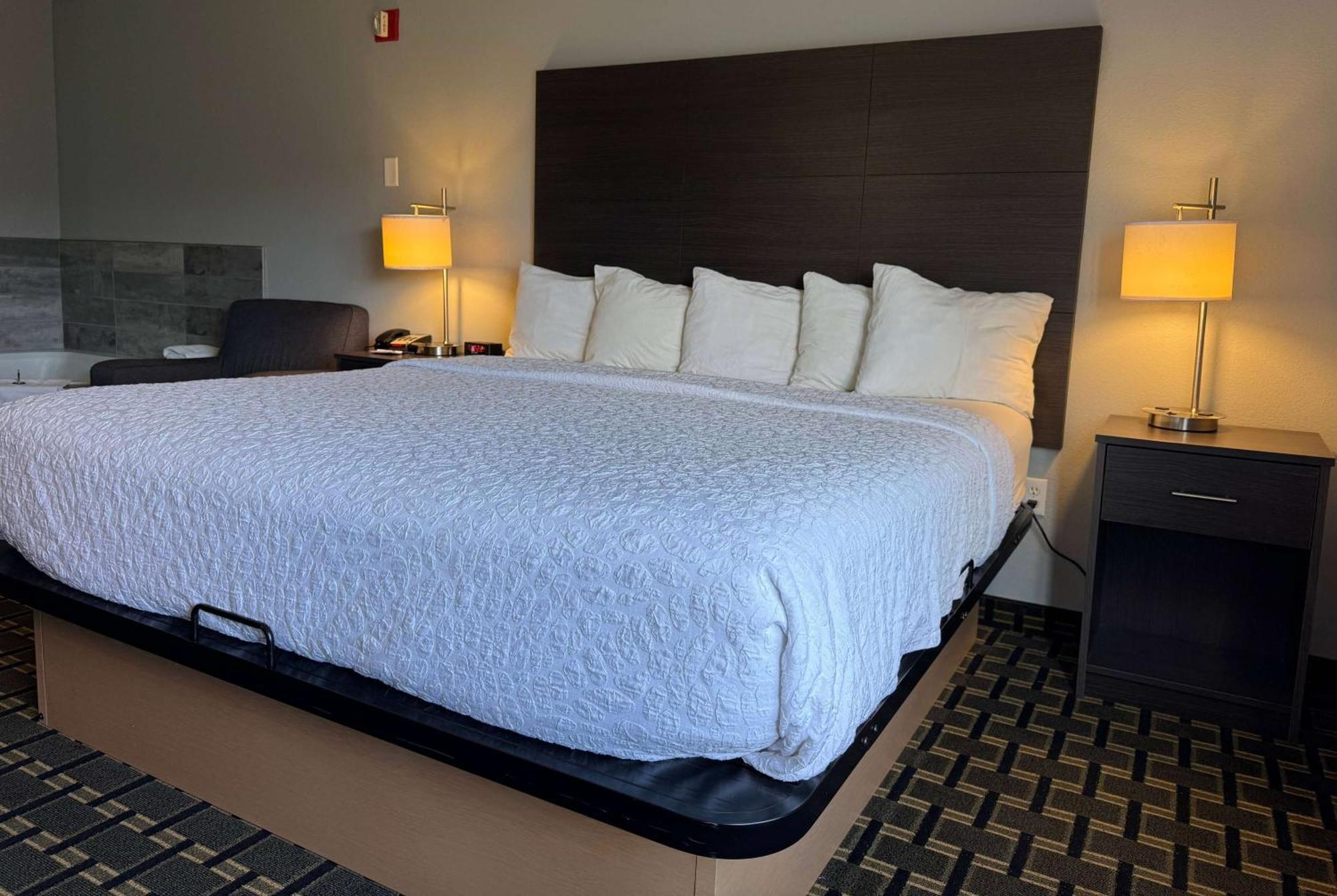 Americinn By Wyndham Columbus Wisconsin Bagian luar foto