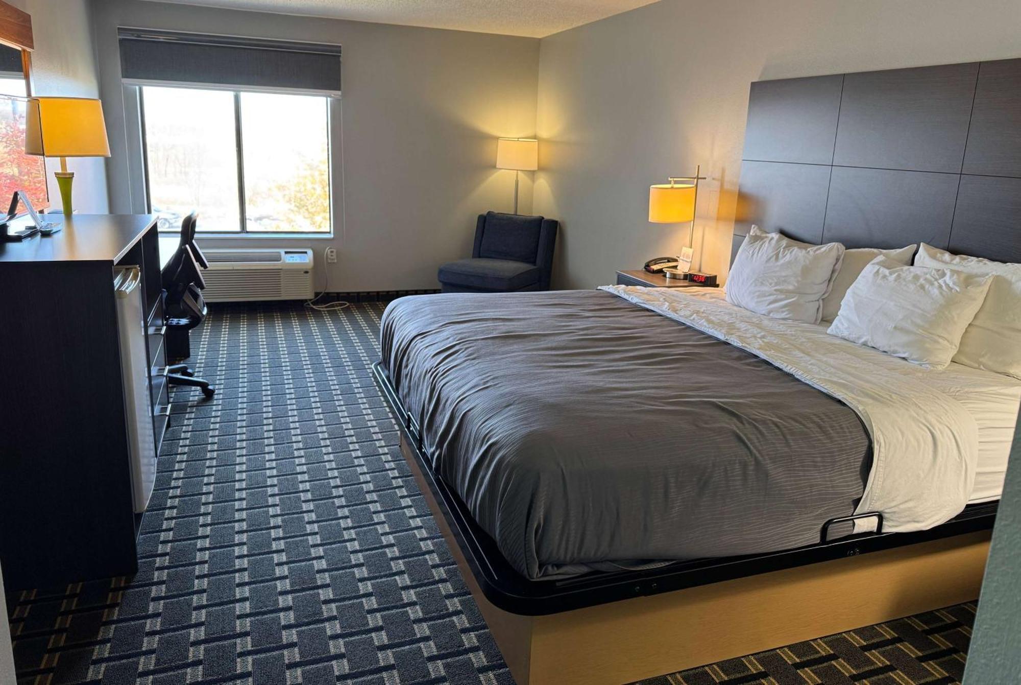 Americinn By Wyndham Columbus Wisconsin Bagian luar foto