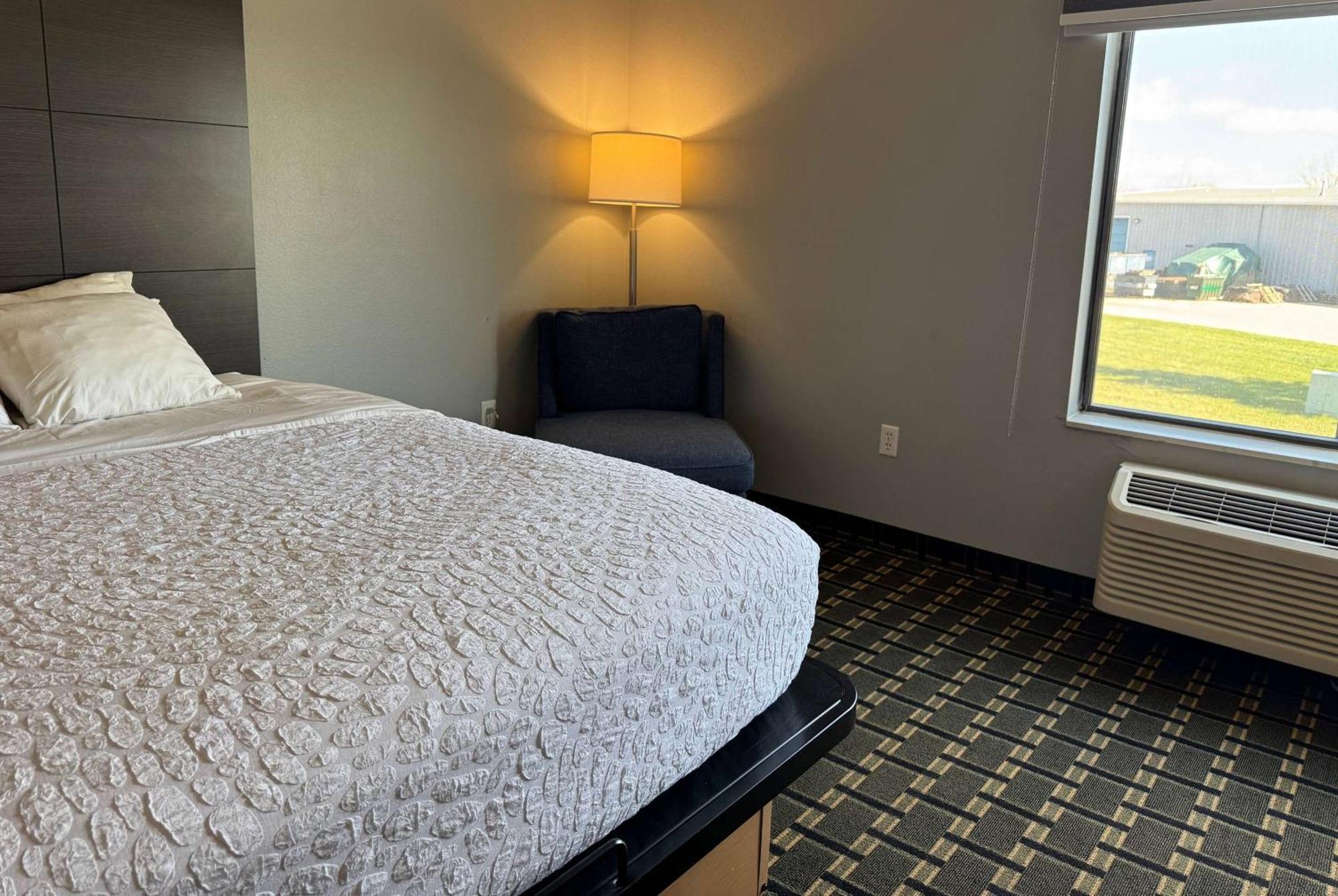Americinn By Wyndham Columbus Wisconsin Bagian luar foto