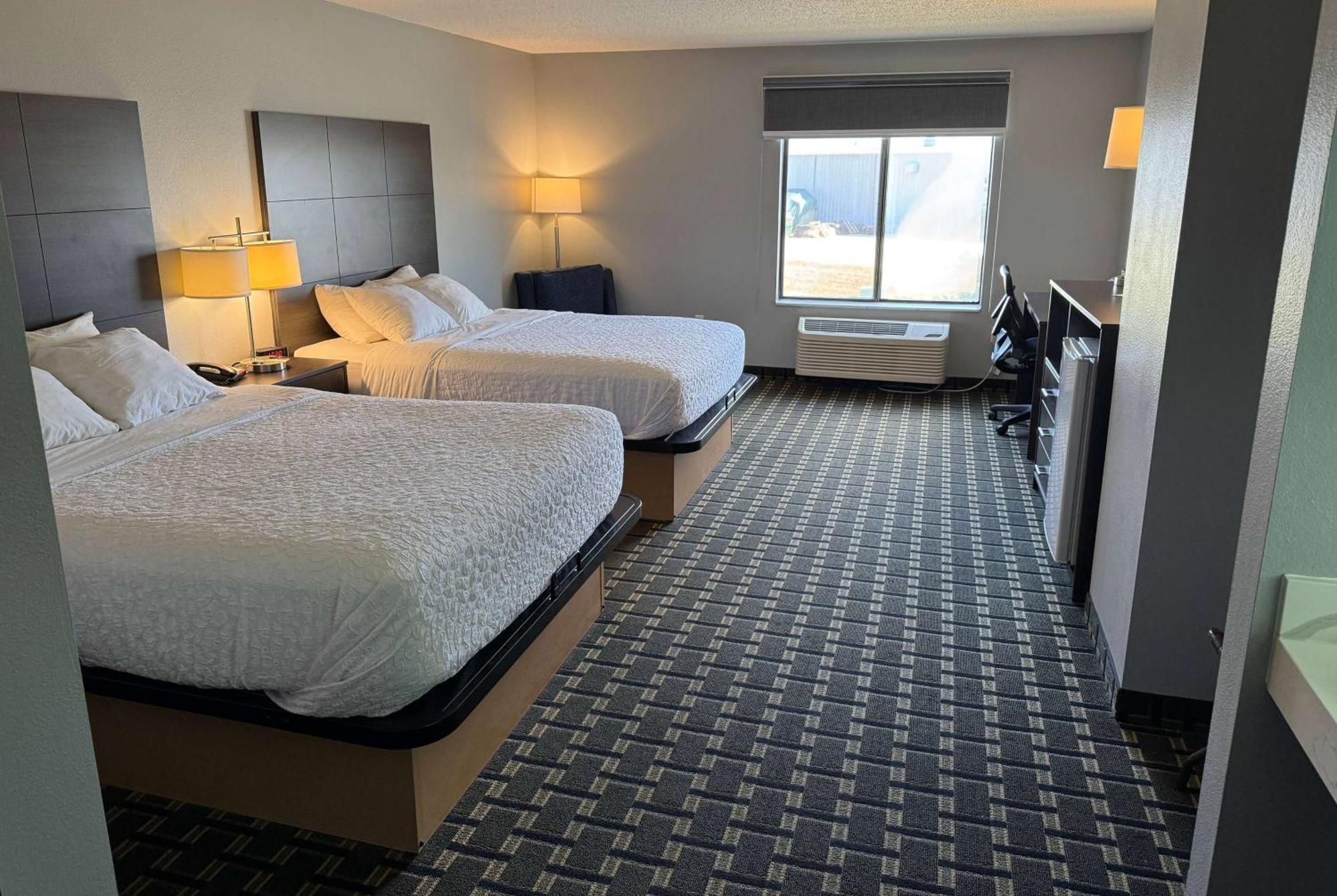Americinn By Wyndham Columbus Wisconsin Bagian luar foto