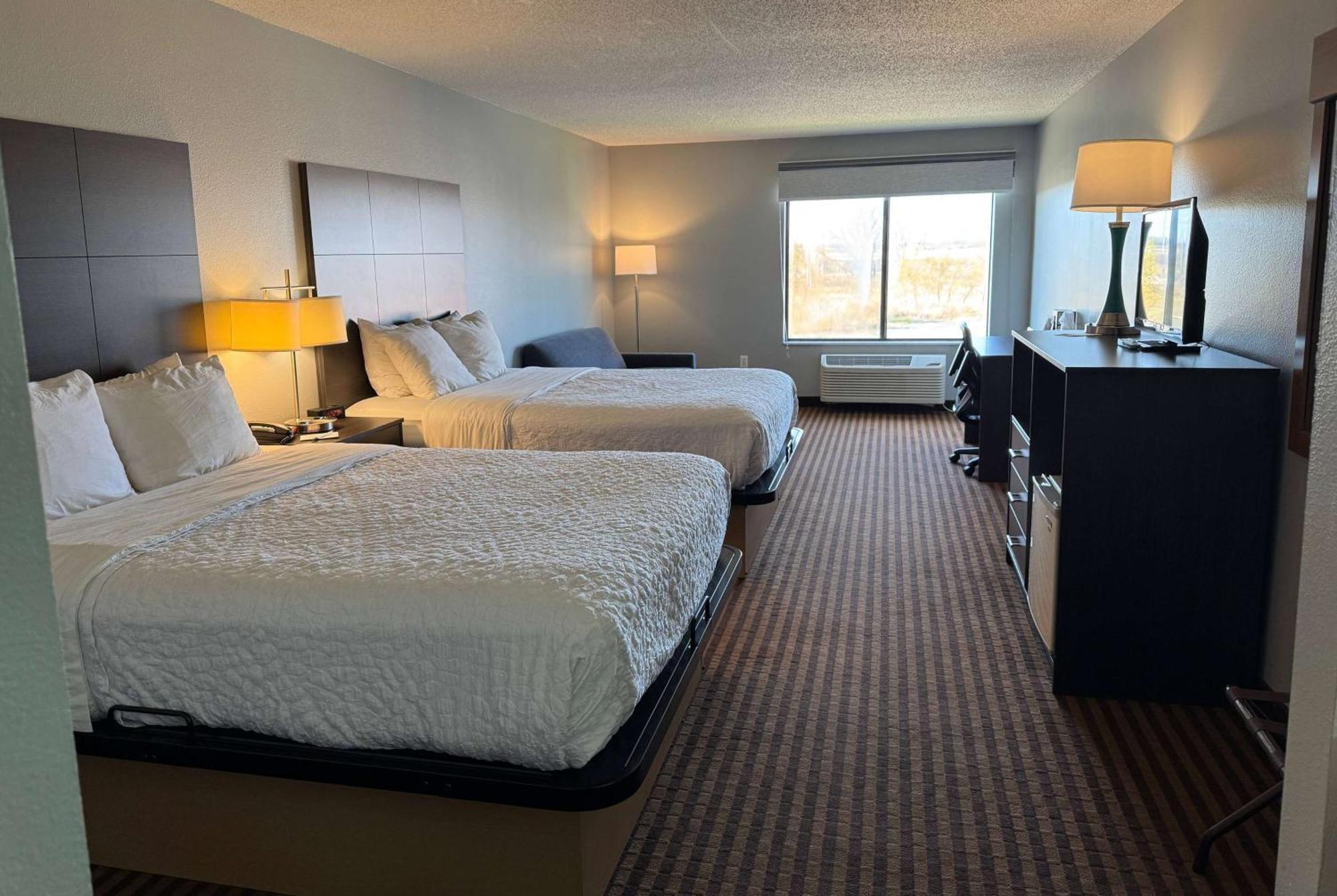 Americinn By Wyndham Columbus Wisconsin Bagian luar foto
