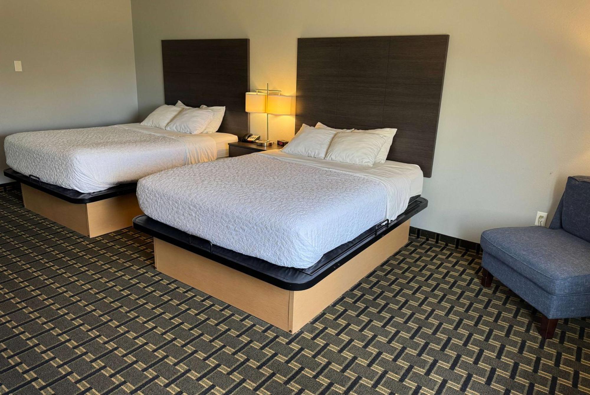 Americinn By Wyndham Columbus Wisconsin Bagian luar foto