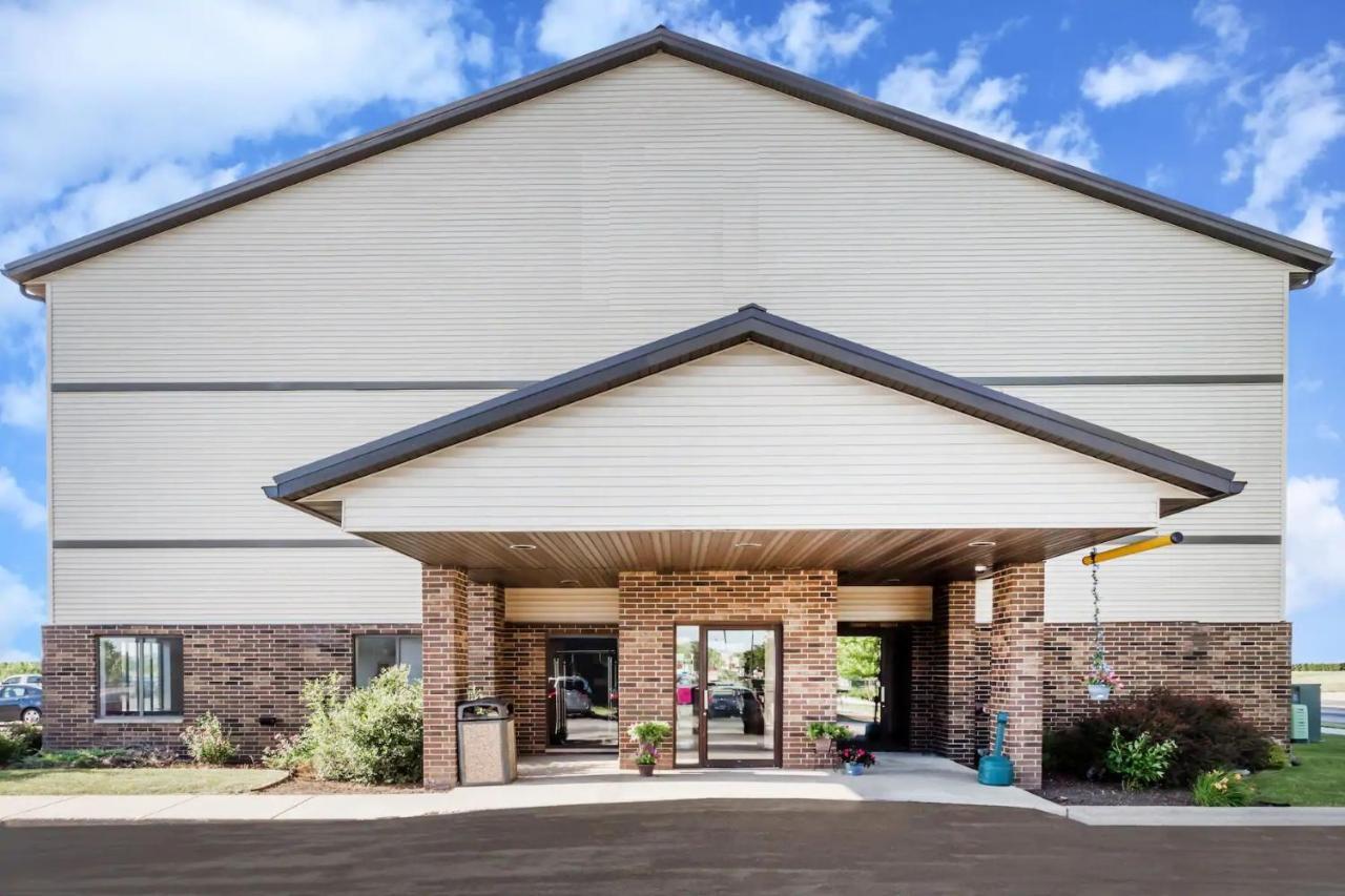 Americinn By Wyndham Columbus Wisconsin Bagian luar foto
