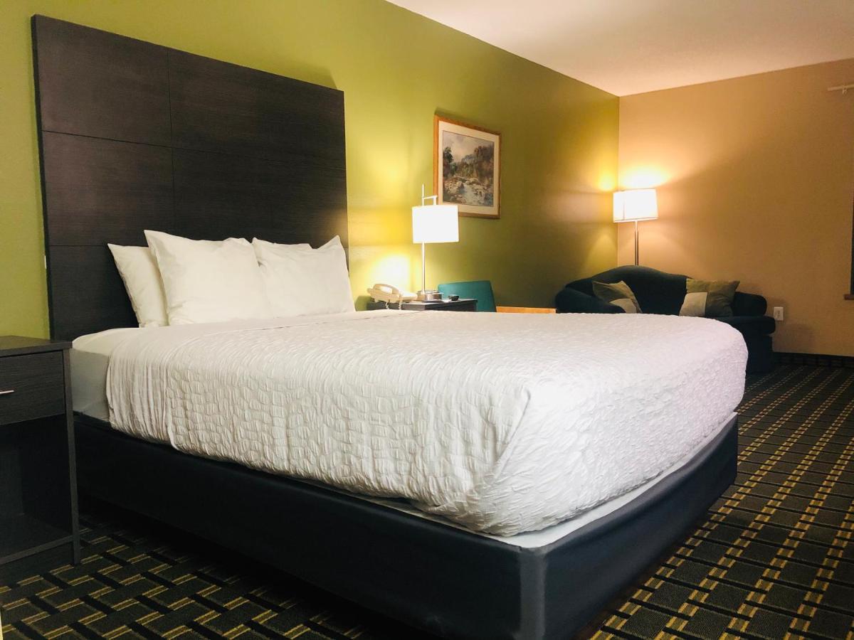 Americinn By Wyndham Columbus Wisconsin Bagian luar foto