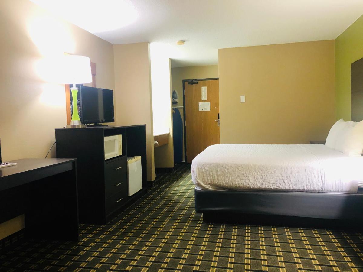 Americinn By Wyndham Columbus Wisconsin Bagian luar foto