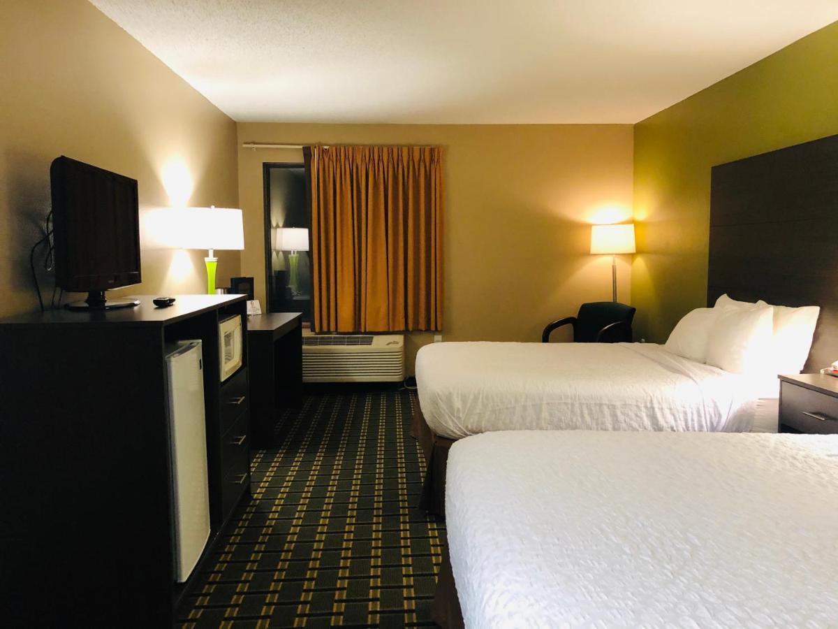 Americinn By Wyndham Columbus Wisconsin Bagian luar foto