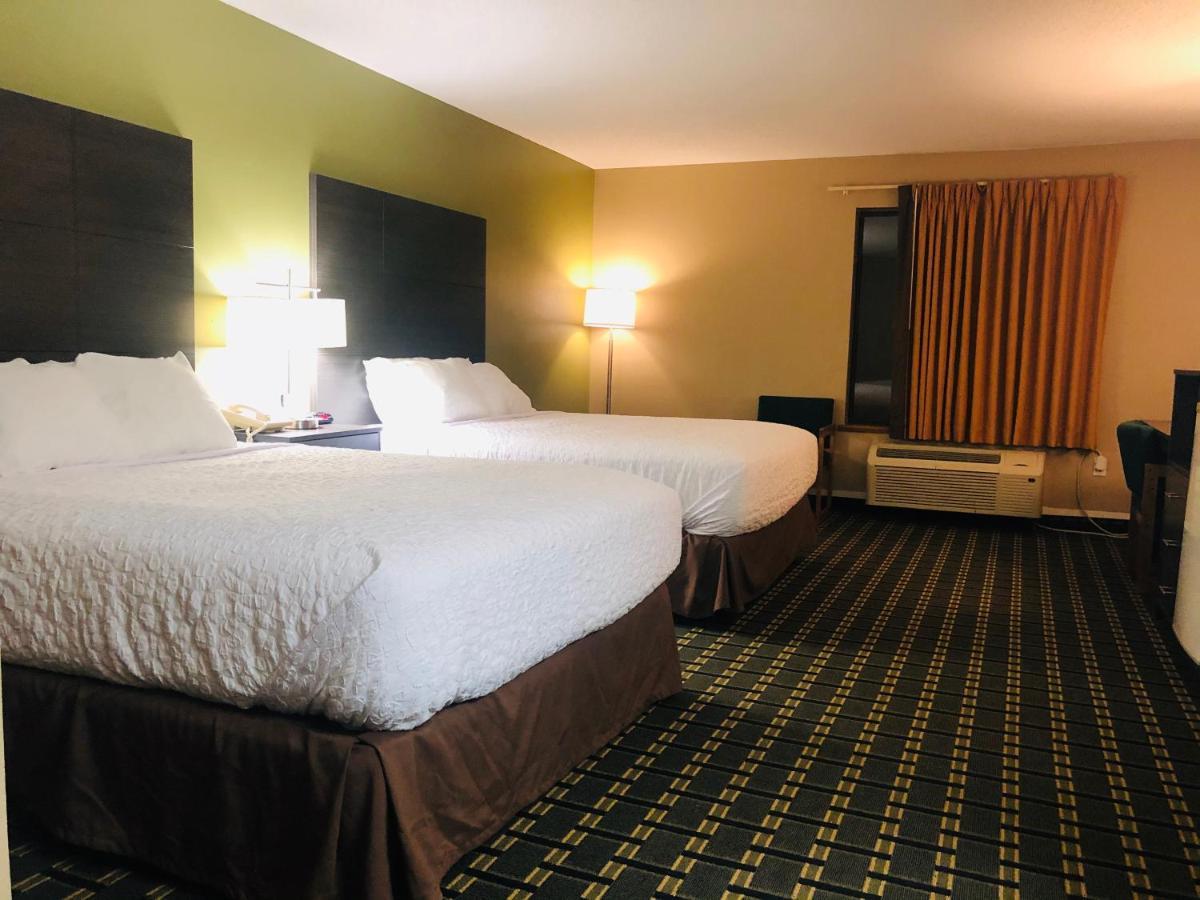 Americinn By Wyndham Columbus Wisconsin Bagian luar foto